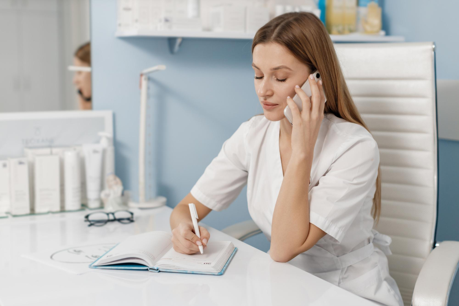 Phone Scripts That Actually Work For Medspa Staff